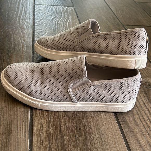 Madden girl Slip on Shoes - Picture 1 of 7